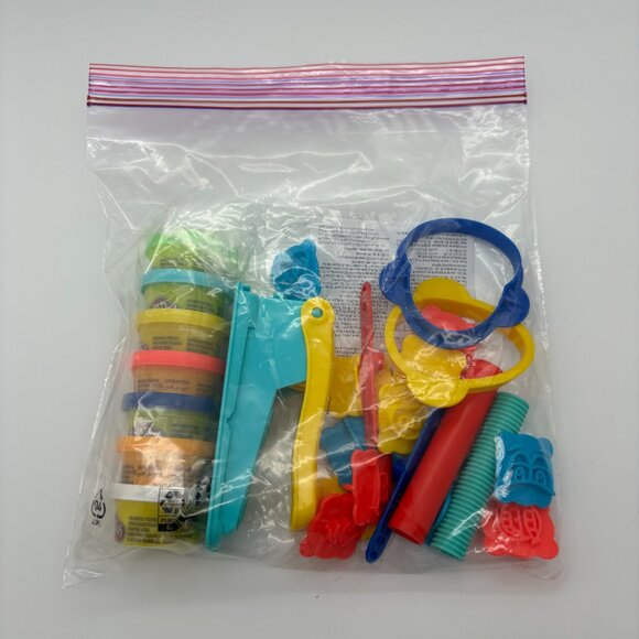 Play-Doh Makin' Faces Create It Kit, 7 Non-Toxic Colors, 20 Pieces - Picture 2 of 3